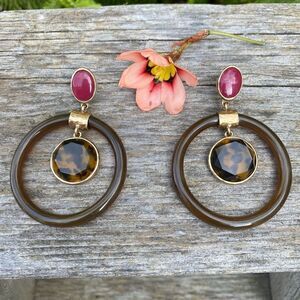 Chicos Tortoise Circle Hoop Earrings with Magenta Circle Posts. EUC!